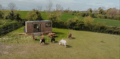 Bordeaux : Parcel Tiny House rejoint Maeva pour accélérer le tourisme rural durable