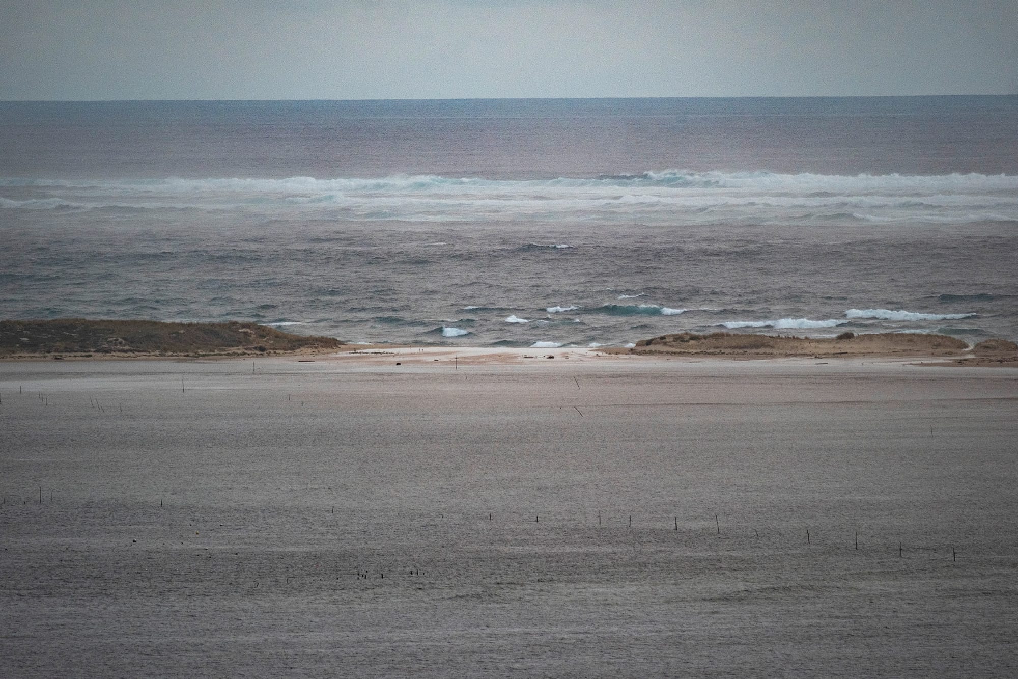 Banc d'Arguin attaqué par la houle. photo @Stephane Scotto