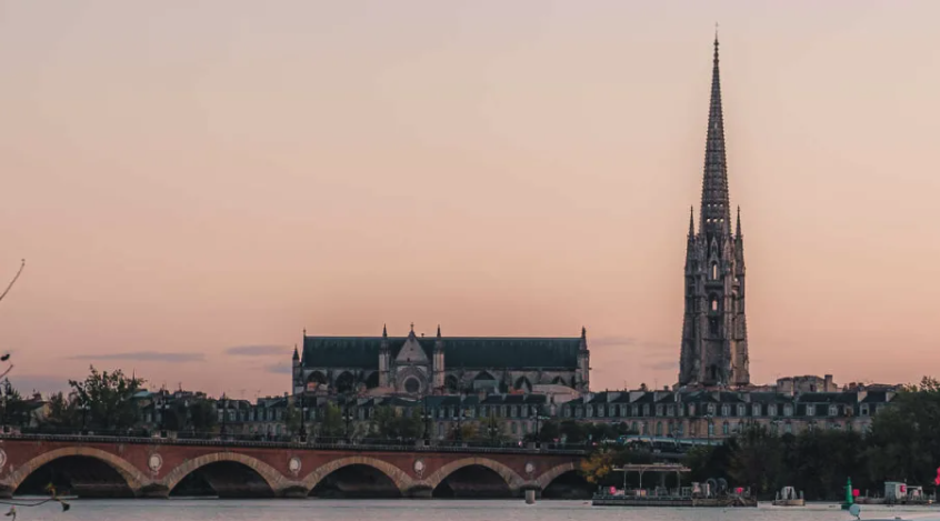 La flèche Saint-Michel Bordeaux